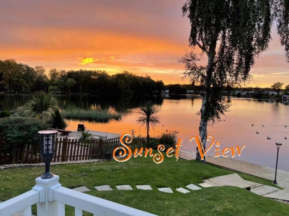 Tattershall Lakes Sunset View Caravan Lakeside, Hot Tub, Garden, Private Fishing Peg & Wifi Eksteriør bilde