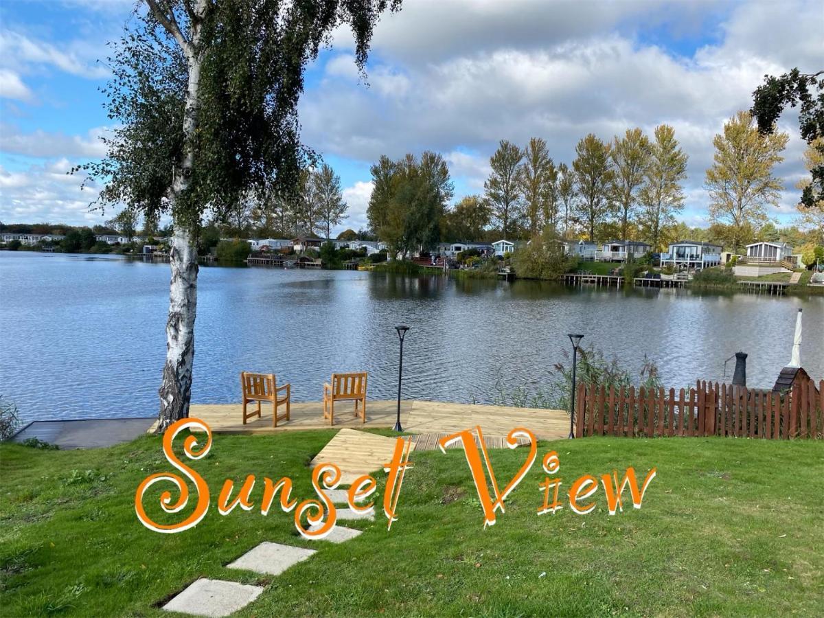 Tattershall Lakes Sunset View Caravan Lakeside, Hot Tub, Garden, Private Fishing Peg & Wifi Eksteriør bilde