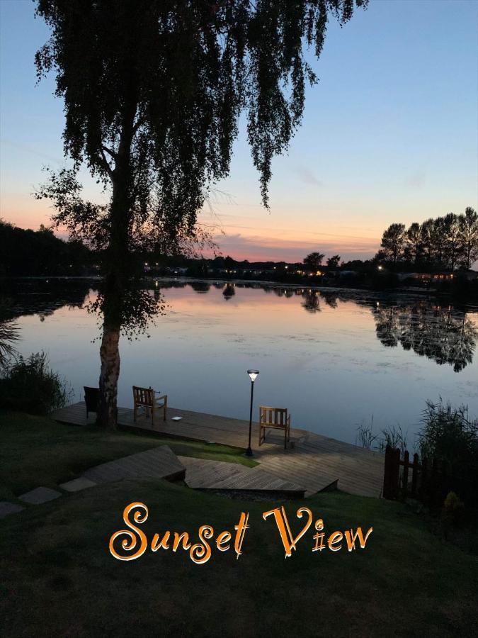 Tattershall Lakes Sunset View Caravan Lakeside, Hot Tub, Garden, Private Fishing Peg & Wifi Eksteriør bilde