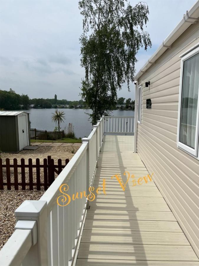 Tattershall Lakes Sunset View Caravan Lakeside, Hot Tub, Garden, Private Fishing Peg & Wifi Eksteriør bilde
