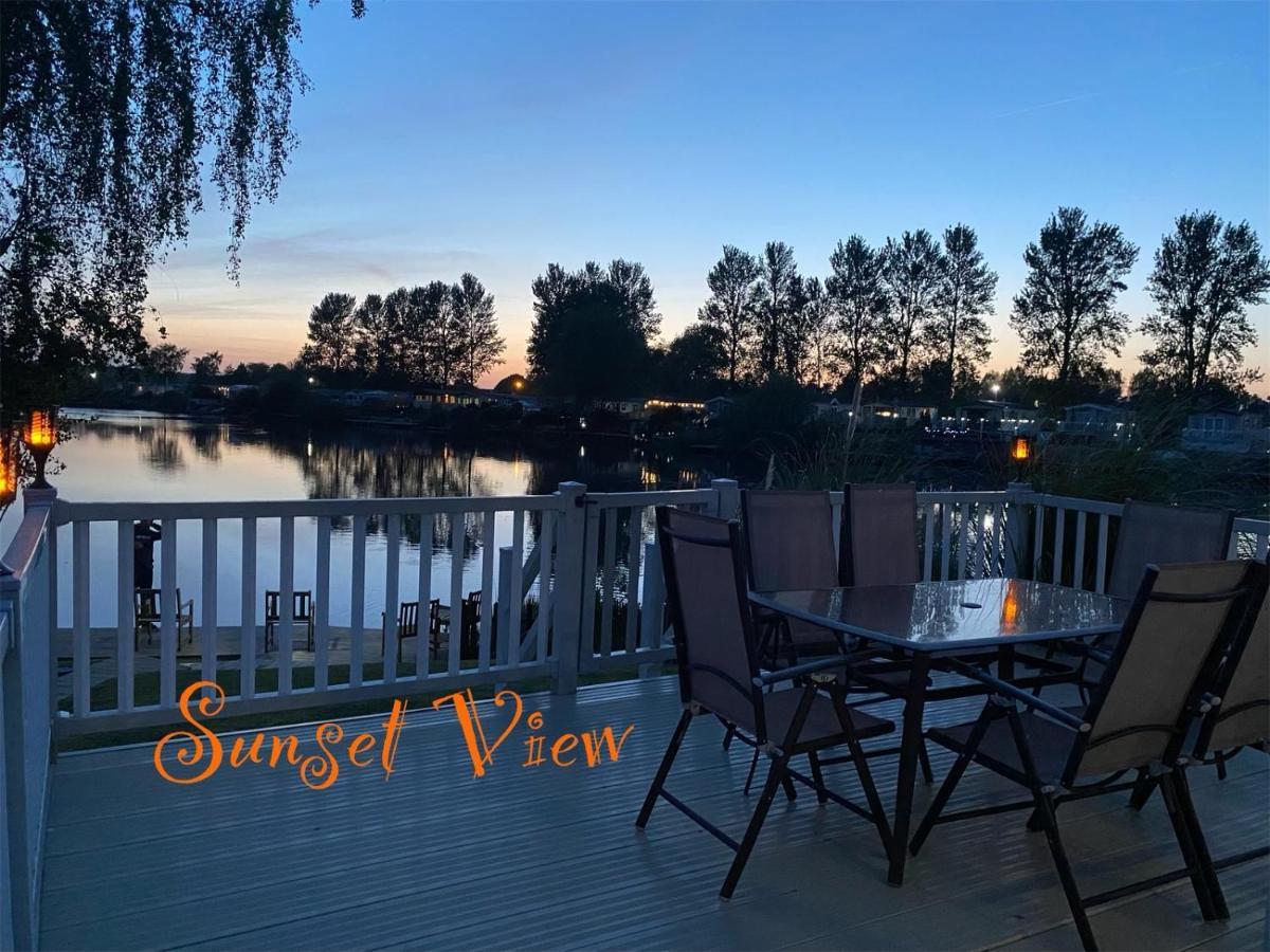 Tattershall Lakes Sunset View Caravan Lakeside, Hot Tub, Garden, Private Fishing Peg & Wifi Eksteriør bilde