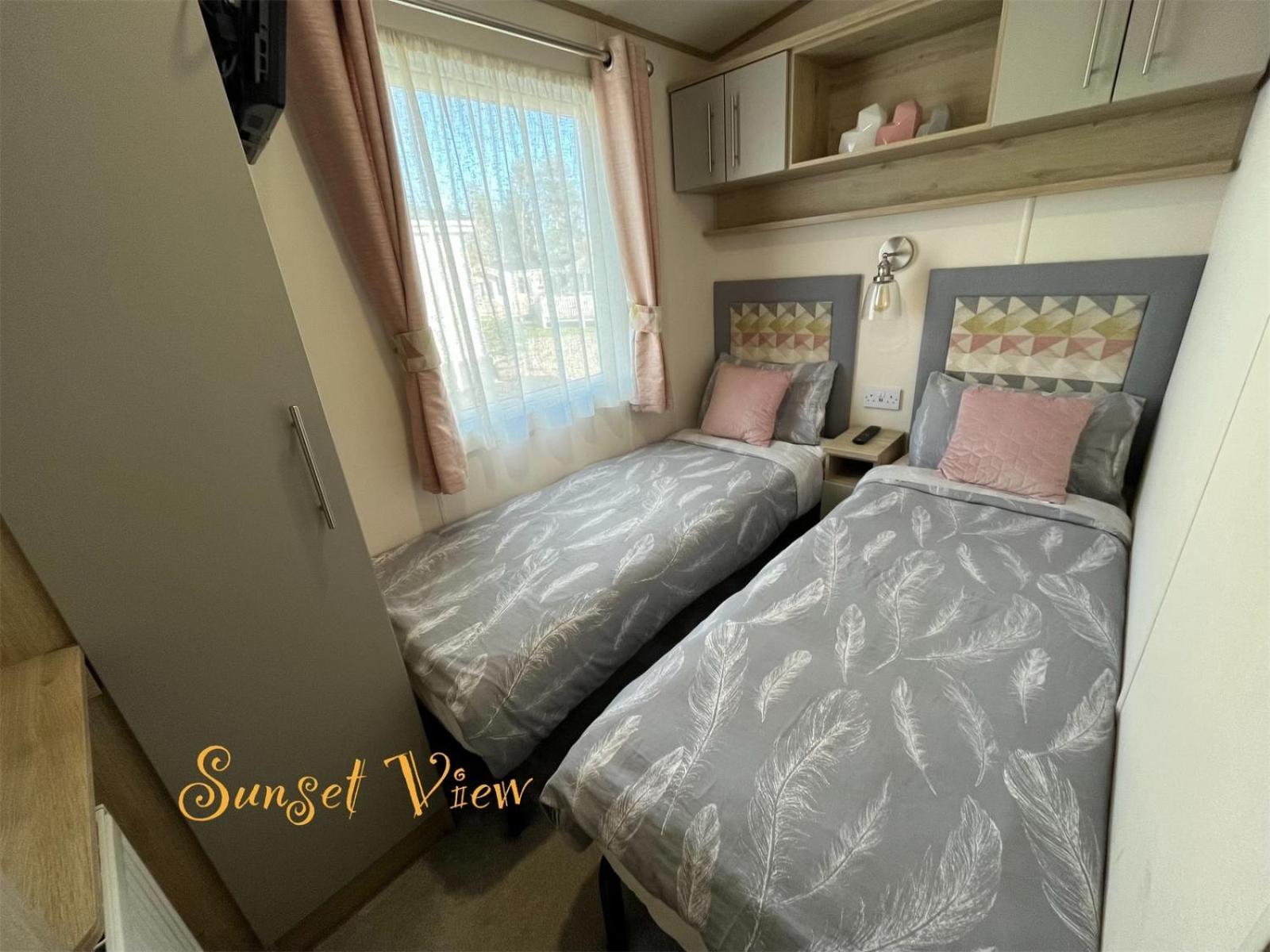 Tattershall Lakes Sunset View Caravan Lakeside, Hot Tub, Garden, Private Fishing Peg & Wifi Eksteriør bilde