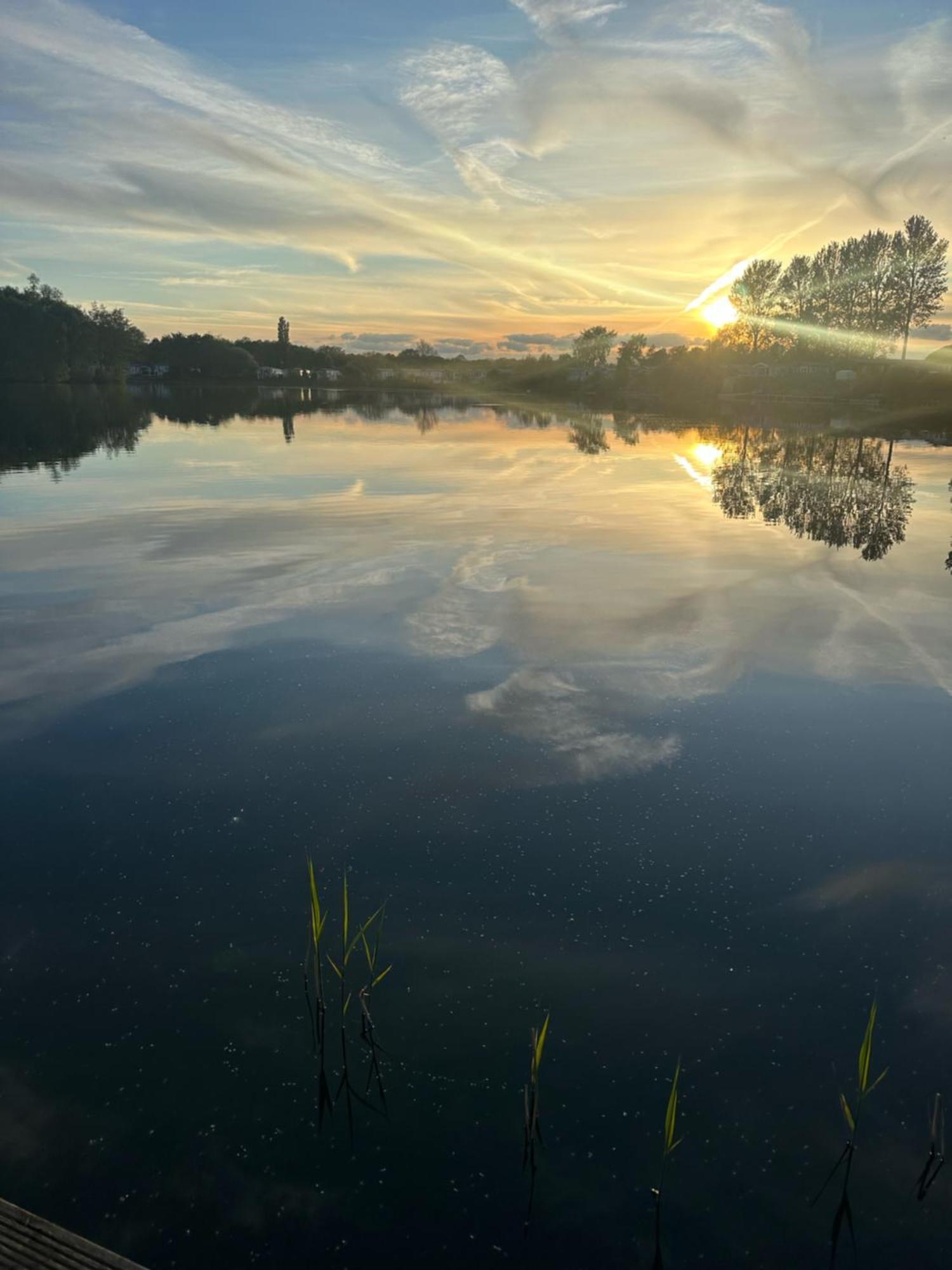 Tattershall Lakes Sunset View Caravan Lakeside, Hot Tub, Garden, Private Fishing Peg & Wifi Eksteriør bilde