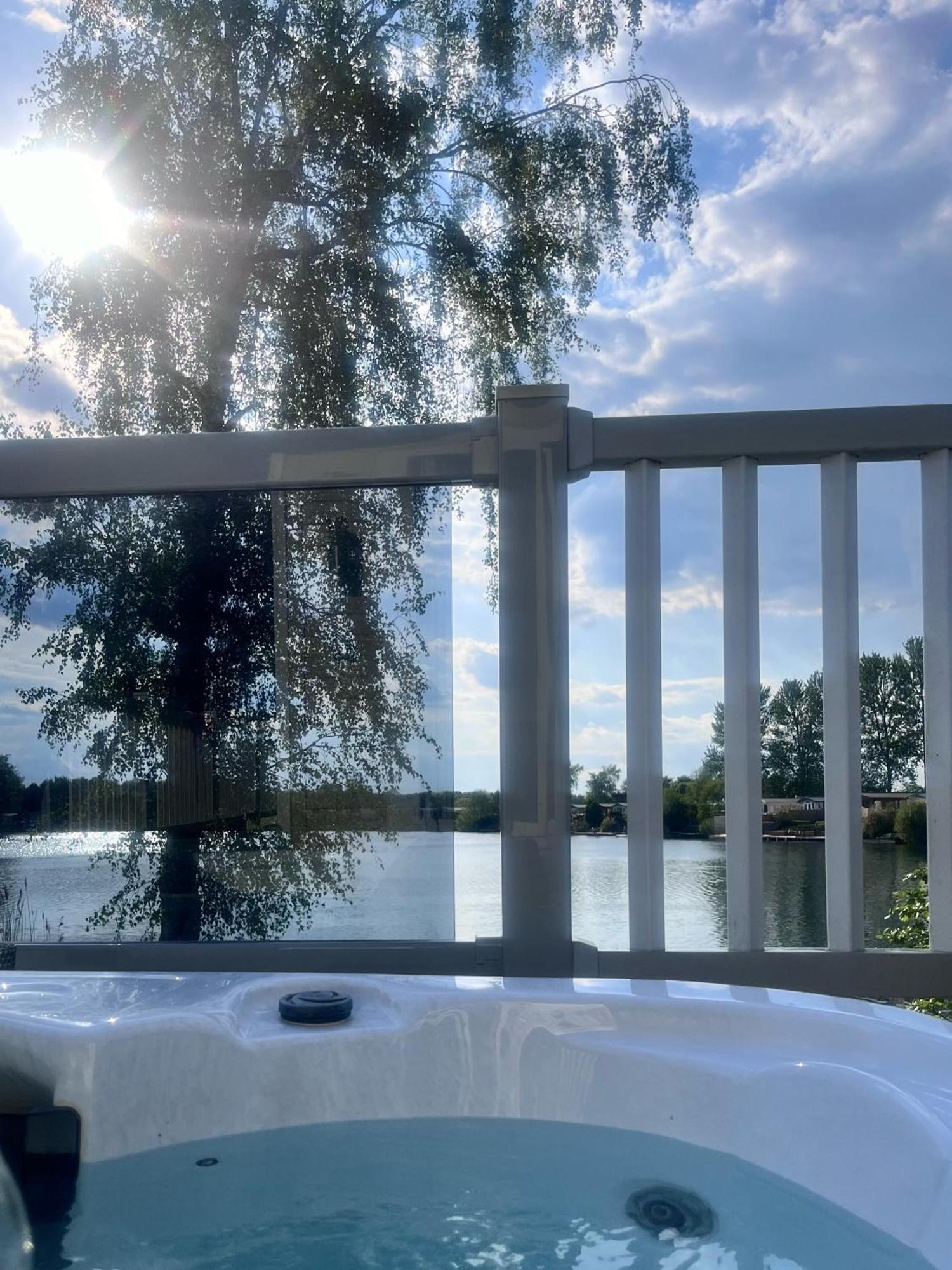 Tattershall Lakes Sunset View Caravan Lakeside, Hot Tub, Garden, Private Fishing Peg & Wifi Eksteriør bilde