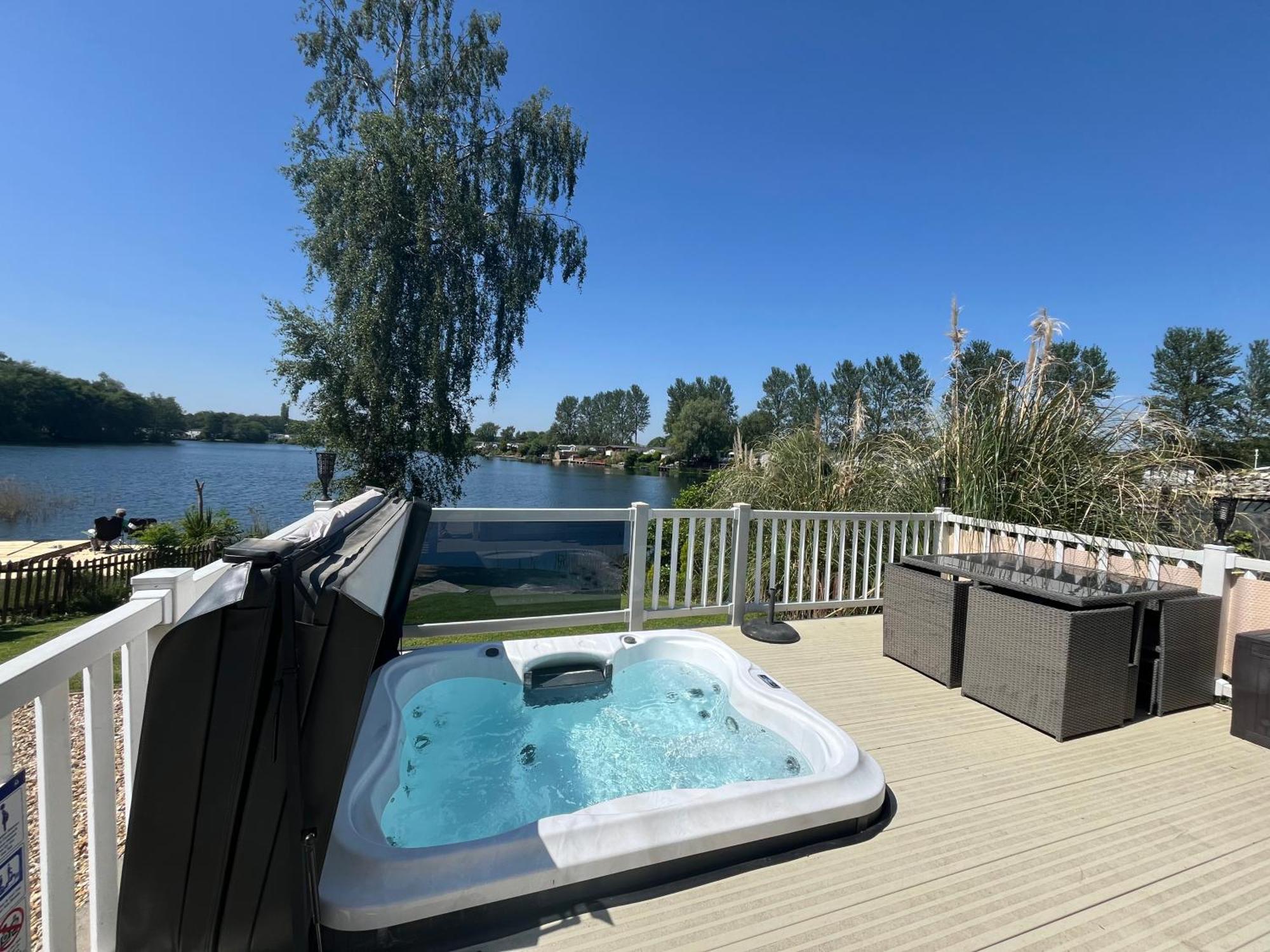 Tattershall Lakes Sunset View Caravan Lakeside, Hot Tub, Garden, Private Fishing Peg & Wifi Eksteriør bilde