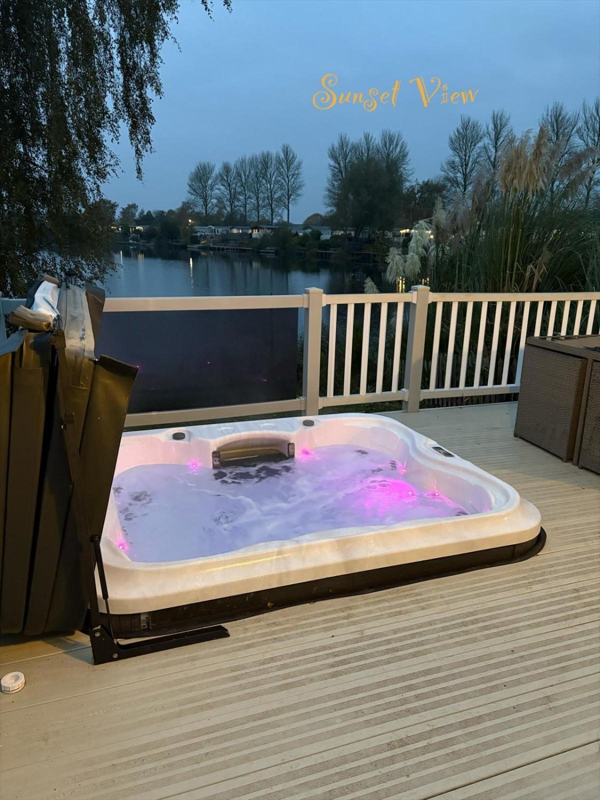 Tattershall Lakes Sunset View Caravan Lakeside, Hot Tub, Garden, Private Fishing Peg & Wifi Eksteriør bilde